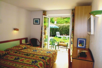 Chambre confort terrasse côté jardin Chambre confort terrasse côté jardin