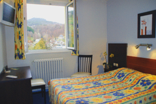 Chambre c�t� village
